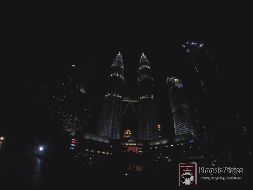 Torres Petronas - Kuala Lumpur (Malasia) por la noche.